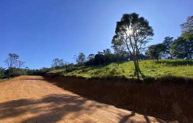 Imagem: O terreno possui 600m² de Área e está localizado em Centro
