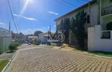 Imagem: A casa em condomínio possui 4 Dormitórios, 4 Banheiros, 4