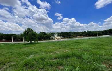 Imagem: O terreno possui 284m² de Área e está localizado em Senador