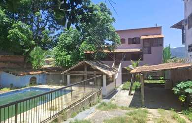 Imagem: A casa possui 3 Dormitórios, 5 Banheiros, 5 Vagas na garagem