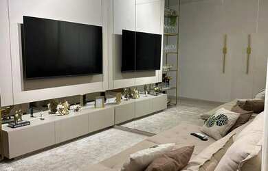 Imagem: A casa possui 3 Dormitórios, 4 Banheiros, 2 Vagas na garagem