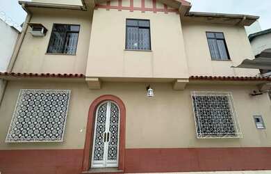 Imagem: A casa para alugar possui 2 Dormitórios, 1 Banheiro, 2 Vagas