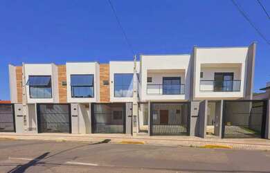 Imagem: A casa possui 3 Dormitórios, 3 Banheiros, 3 Vagas na garagem