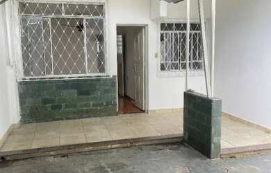 Imagem 2: Aluga-se casa no centro. 1 Vaga na garageme4 Dormitórios