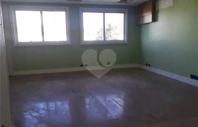 Imagem: O depósito possui 1 Vaga na garagem, 38m² de Área e está