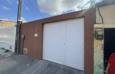 Imagem: A casa possui 2 Dormitórios, 2 Banheiros, 1 Vaga na garagem