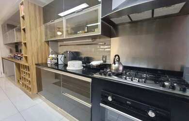 Imagem: O apartamento possui 4 Dormitórios, 5 Banheiros, 3 Vagas na