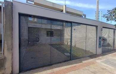 Imagem: A casa possui 4 Dormitórios, 3 Banheiros e 122m² de Área