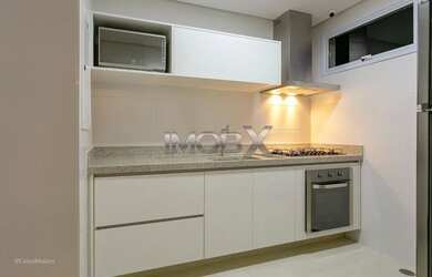 Imagem: O apartamento possui 1 Dormitório, 1 Banheiro, 1 Vaga na garagem