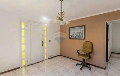 Imagem 7: Casa ampla 2 andares com 3 dormitórios e suíte no bairro Duque De Caxias