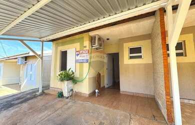 Imagem: A casa em condomínio possui 2 Dormitórios, 1 Banheiro, 2 Vagas