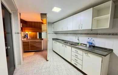 Imagem: A casa possui 3 Dormitórios, 5 Banheiros, 1 Vaga na garagem