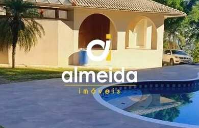 Imagem: A casa possui 4 Dormitórios, 5 Banheiros, 4 Vagas na garagem