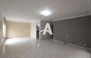 Imagem: A casa possui 3 Dormitórios, 3 Banheiros, 3 Vagas na garagem