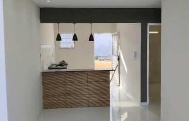 Imagem: A casa possui 2 Dormitórios, 1 Banheiro, 2 Vagas na garagem