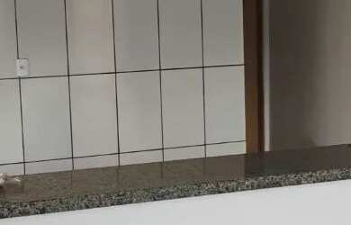 Imagem: A casa possui 1 Dormitório, 1 Banheiro, 1 Vaga na garagem e