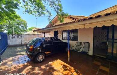 Imagem: A casa possui 3 Dormitórios, 3 Banheiros, 2 Vagas na garagem