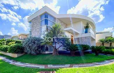 Imagem: A casa em condomínio possui 3 Dormitórios, 5 Banheiros, 4