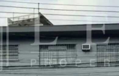 Imagem: O depósito possui 5 Vagas na garagem e 1400m² de Área e está