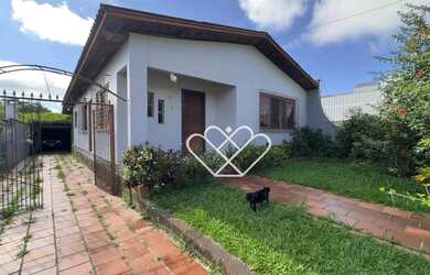 Imagem: A casa possui 3 Dormitórios, 1 Banheiro, 3 Vagas na garagem