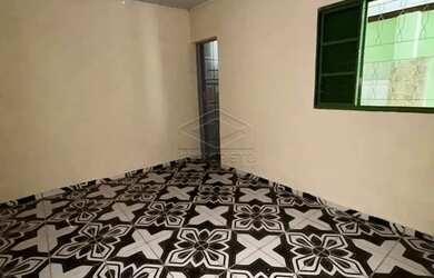 Imagem: A casa possui 2 Dormitórios, 1 Banheiro, 2 Vagas na garagem