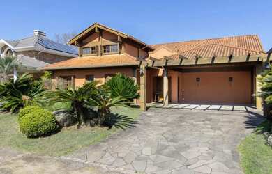 Imagem: A casa em condomínio possui 4 Dormitórios, 4 Banheiros, 4