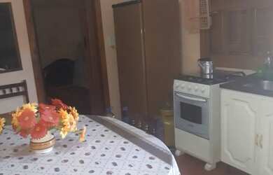 Imagem: A casa possui 3 Dormitórios, 1 Banheiro, 3 Vagas na garagem