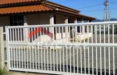 Imagem: A casa possui 2 Dormitórios, 1 Banheiro, 1 Vaga na garagem