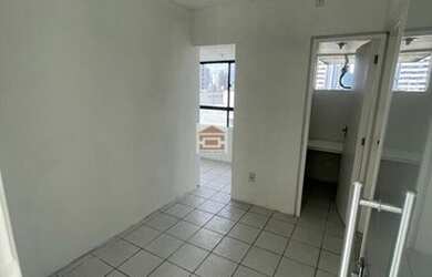 Imagem: O depósito possui 1 Vaga na garagem, 37m² de Área e está