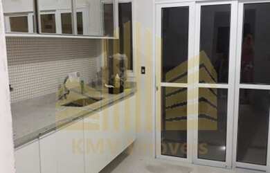 Imagem: A casa em condomínio possui 4 Dormitórios, 2 Banheiros, 2