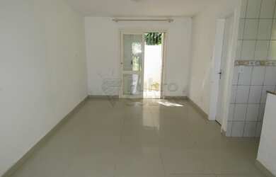 Imagem: A casa possui 2 Dormitórios, 2 Banheiros, 1 Vaga na garagem