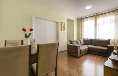 Imagem: O apartamento possui 3 Dormitórios, 1 Banheiro, 2 Vagas na