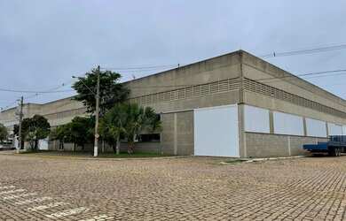 Imagem: O depósito possui 5 Vagas na garagem, 1.847m² de Área e