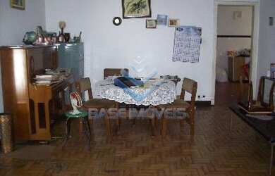 Imagem: A casa possui 3 Dormitórios, 1 Banheiro, 5 Vagas na garagem