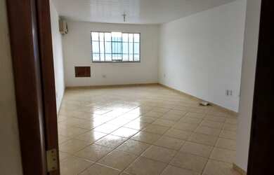 Imagem: O depósito possui 30m² de Área e está localizado em Guaratiba