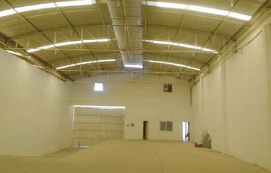 Imagem 2: ALUGO GALPÕES NOVOS DE 600M2 e 1200M2 C/ PLATAFORMA - BR 116 / ANEL VIÁRIO