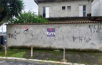 Imagem: A casa possui 3 Dormitórios, 3 Banheiros, 5 Vagas na garagem