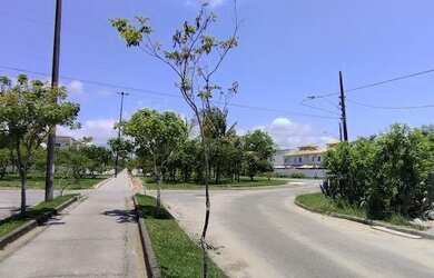 Imagem: A casa possui 3 Dormitórios, 3 Banheiros, 1 Vaga na garagem