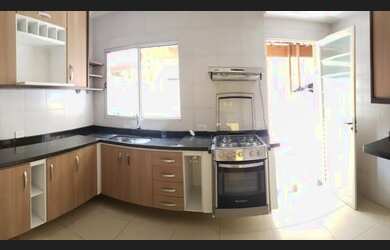 Imagem: A casa em condomínio possui 2 Dormitórios, 2 Banheiros, 1