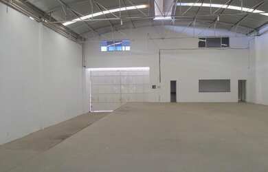 Imagem 3: ALUGO GALPÕES NOVOS DE 600M2 e 1200M2 C/ PLATAFORMA - BR 116 / ANEL VIÁRIO