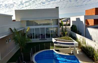 Imagem: A casa em condomínio possui 3 Dormitórios, 4 Banheiros, 5