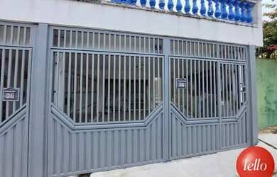 Imagem: A casa possui 2 Dormitórios, 3 Banheiros, 1 Vaga na garagem