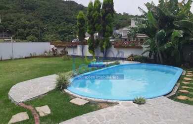 Imagem: A casa possui 4 Dormitórios, 1 Banheiro, 4 Vagas na garagem