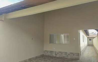 Imagem: A casa possui 2 Dormitórios, 2 Banheiros, 2 Vagas na garagem