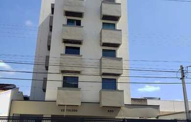 Imagem: O apartamento possui 1 Dormitório, 1 Banheiro, 1 Vaga na garagem