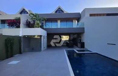 Imagem: A casa em condomínio possui 5 Dormitórios, 5 Banheiros, 2