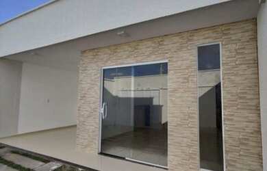 Imagem: A casa possui 3 Dormitórios, 2 Banheiros, 2 Vagas na garagem