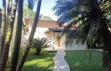 Imagem: A casa em condomínio possui 4 Dormitórios, 3 Banheiros, 4