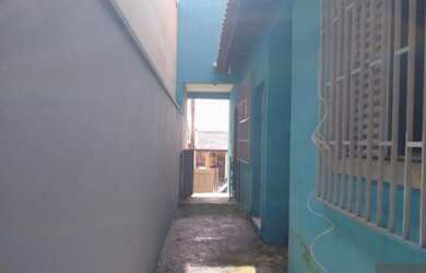 Imagem: A casa possui 1 Dormitório, 1 Banheiro, 1 Vaga na garagem e