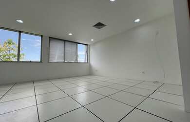 Imagem: O depósito possui 1 Vaga na garagem, 44m² de Área e está